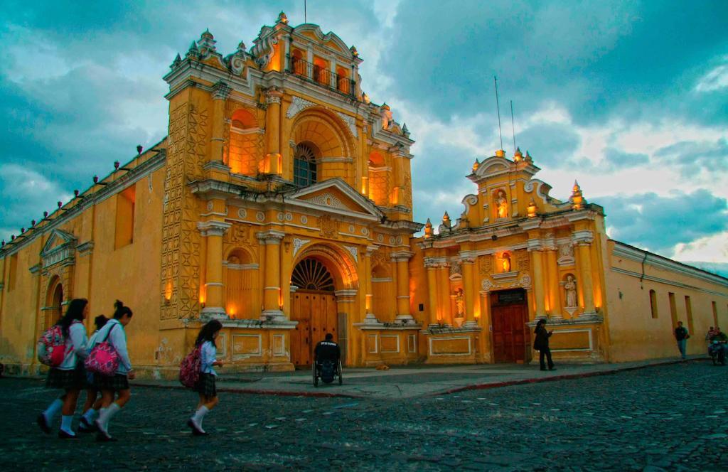 Hotel Las Piletas Antigua ภายนอก รูปภาพ